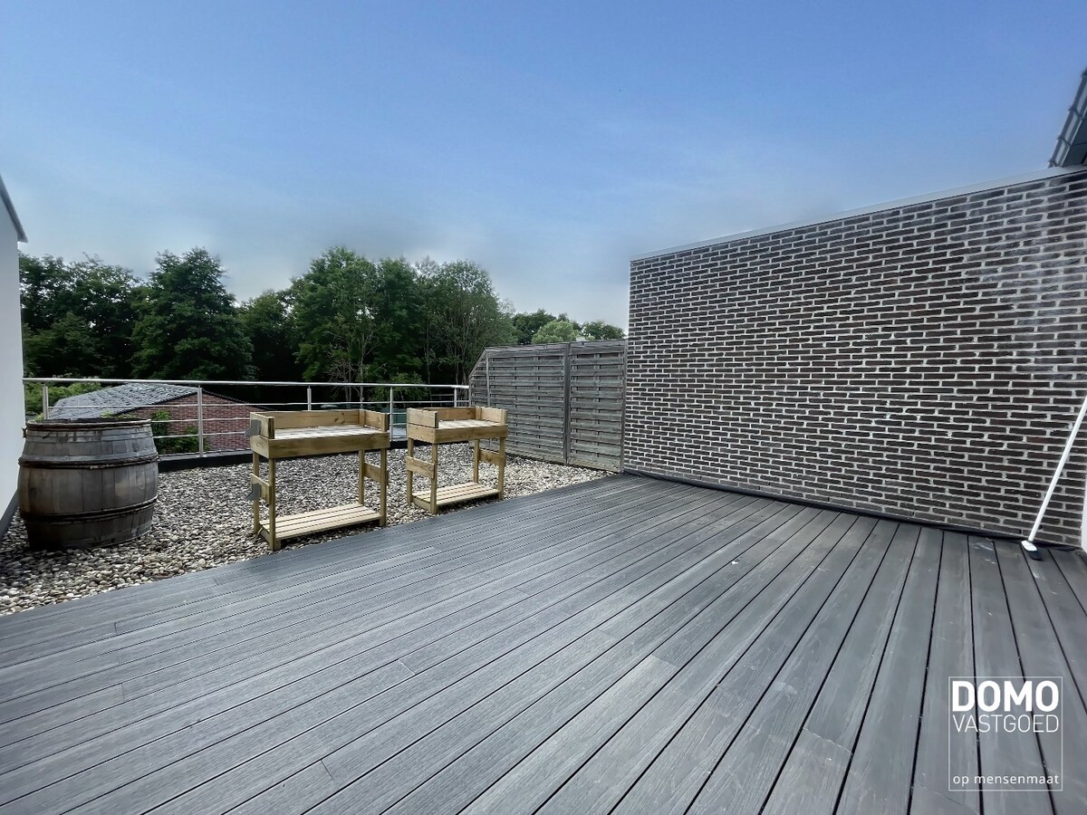 DUPLEX APPARTEMENT MET GROOT TERRAS TE STOKROOIE 