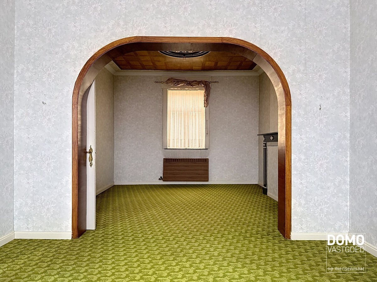 Karaktervolle woning met tal van mogelijkheden en voorzien van paardenstallingen 