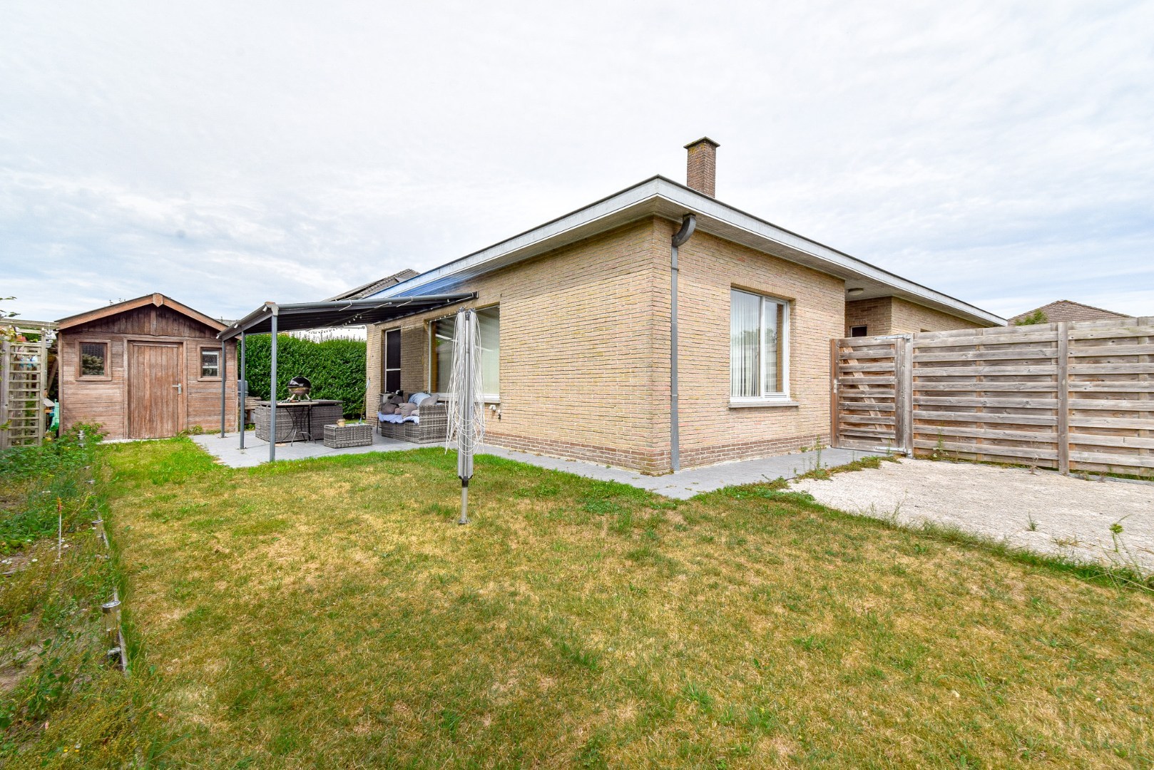 Ruime gezinswoning met grote tuin en 4 slaapkamers in  rustige woonwijk te Gistel 