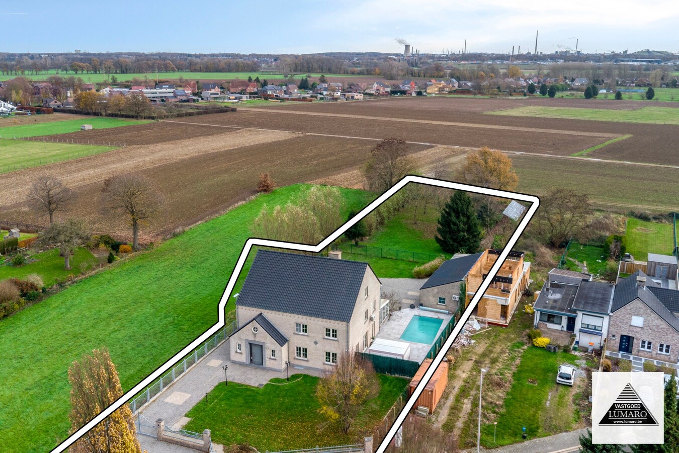 Instapklare villa met zwembad. Landelijke ligging in Leut (Maasmechelen). 