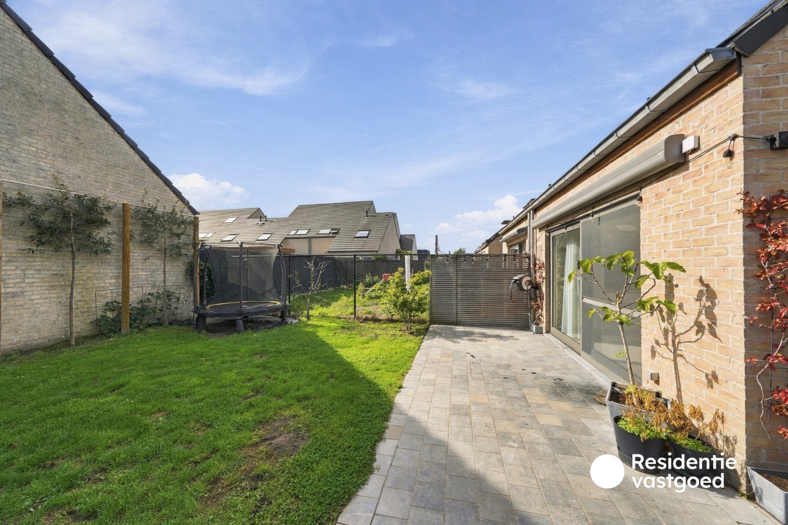 Instapklare woning te koop met garage en tuin! 