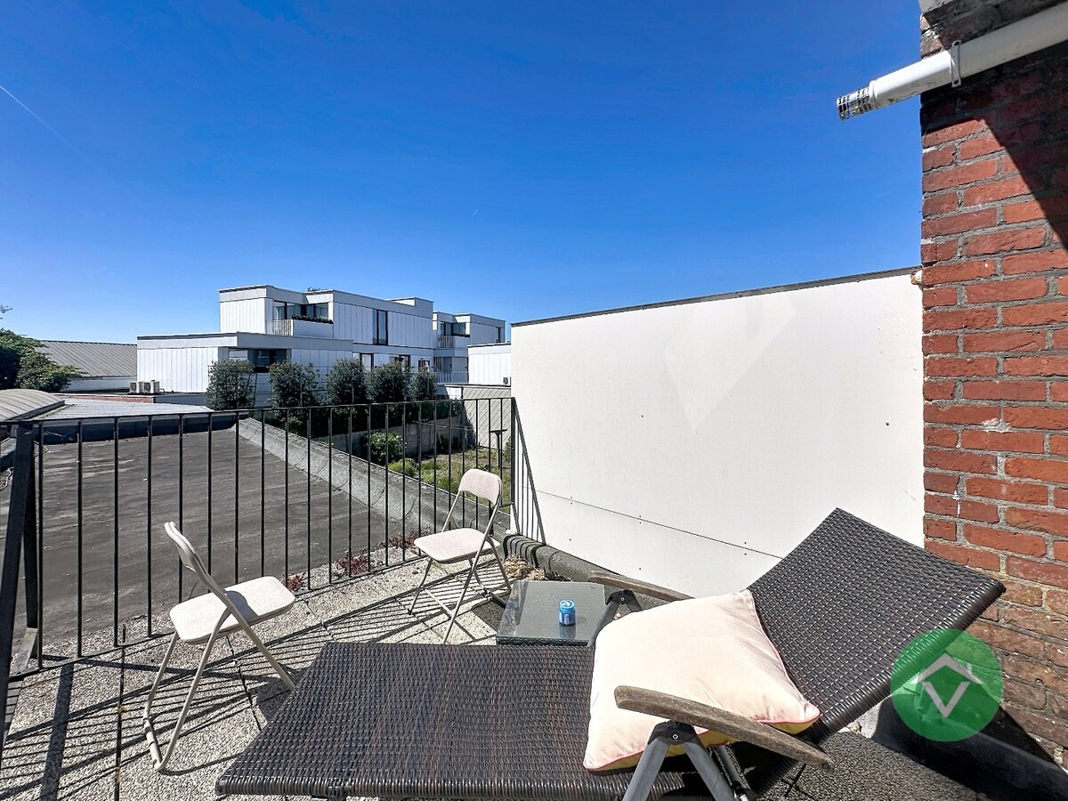 Ruim duplex-appartement met 2 slaapkamers en terrassen in hartje Torhout 