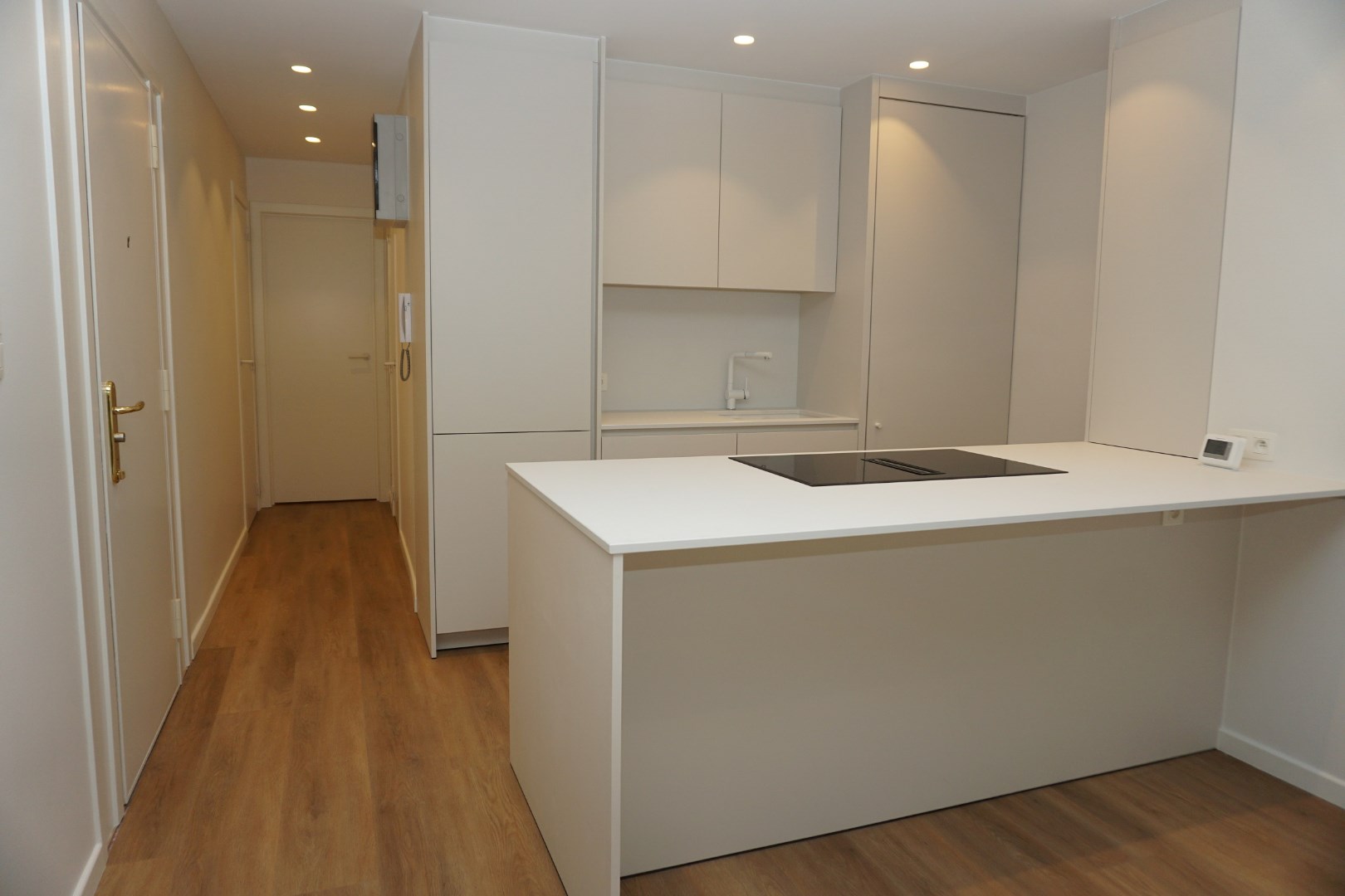 PRACHTIG GERENOVEERD APP. GELEGEN LEOPOLD II LAAN - TOPLIGGING 