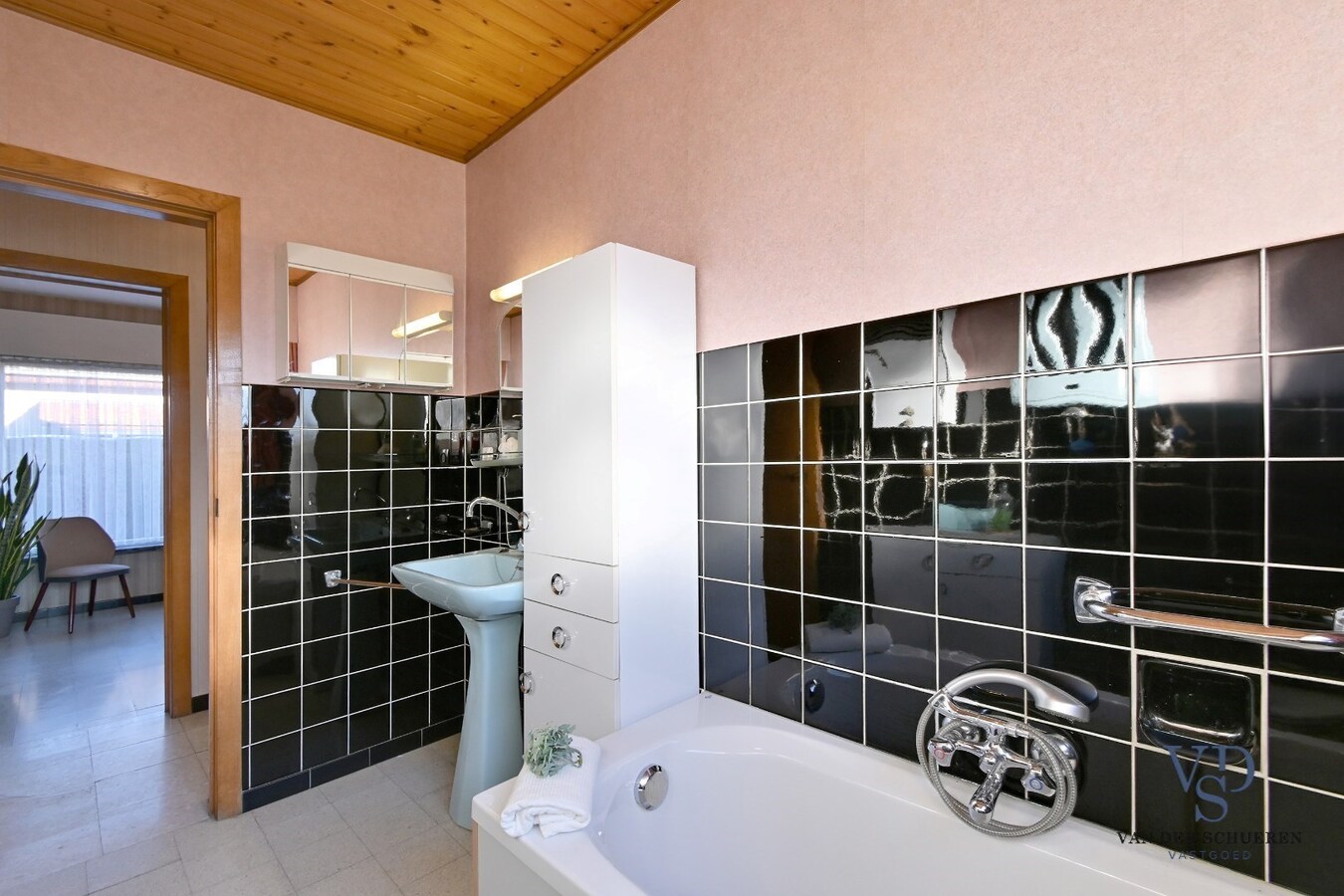 Degelijke bungalowwoning gelegen in een rustige verkaveling 