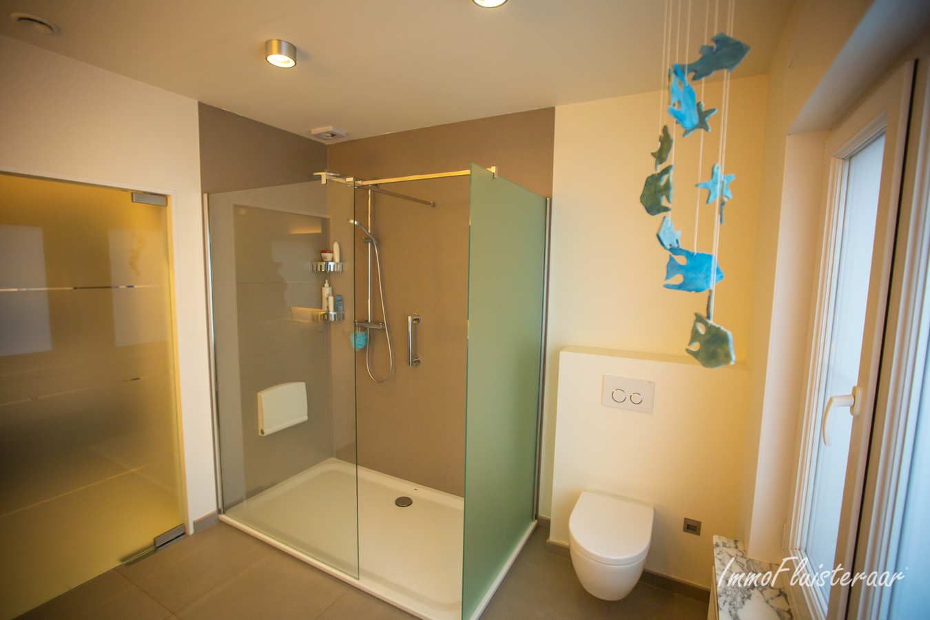 Instapklare moderne bungalowwoning met loods en aanpalende weilanden op 6929m². 