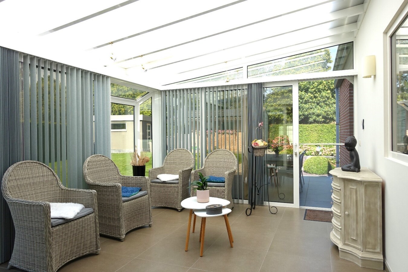 Rustig gelegen - perfect onderhouden - alleenstaande villa met 5 slaapkamers op 993 m² 