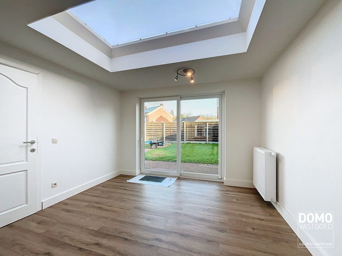 GERENOVEERDE WONING MET 3 SLAAPKAMERS, GARAGE EN TUIN TE KURINGEN 