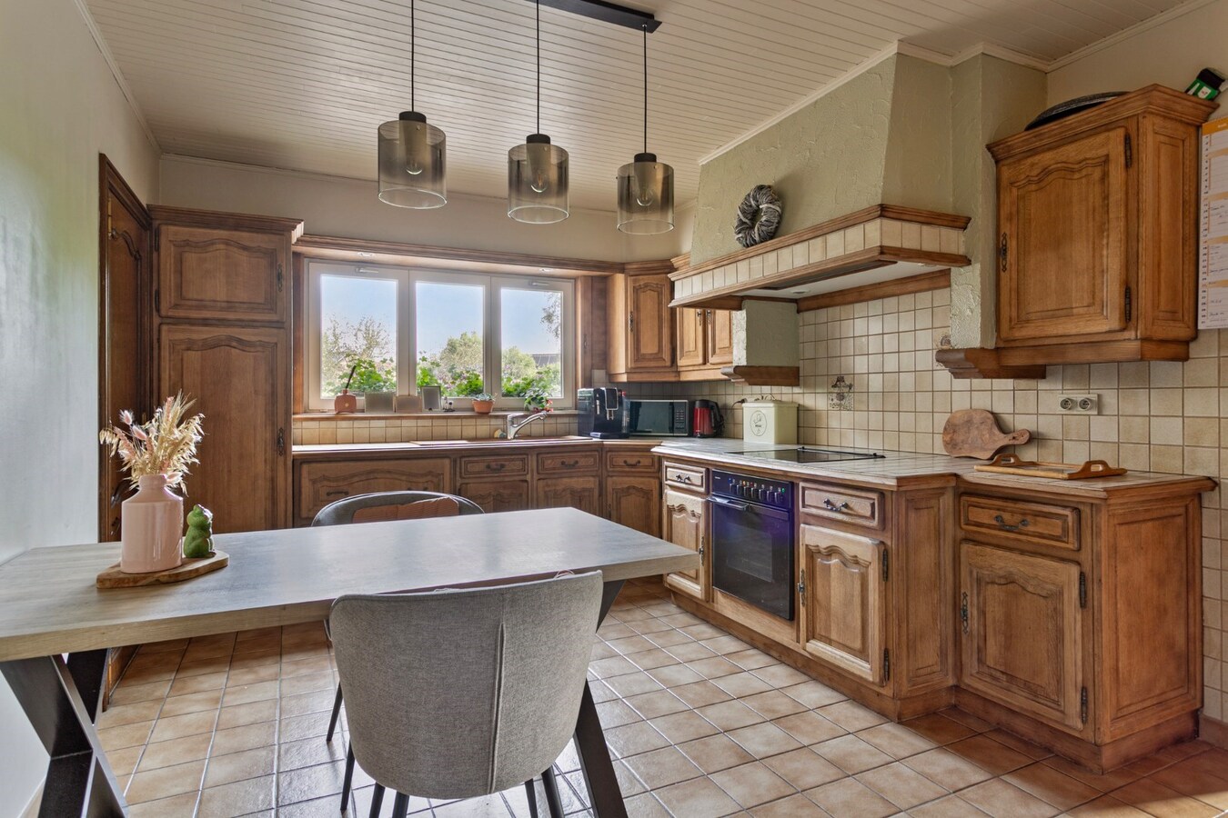 Gunstig gelegen villa met prachtig aangelegde tuin 