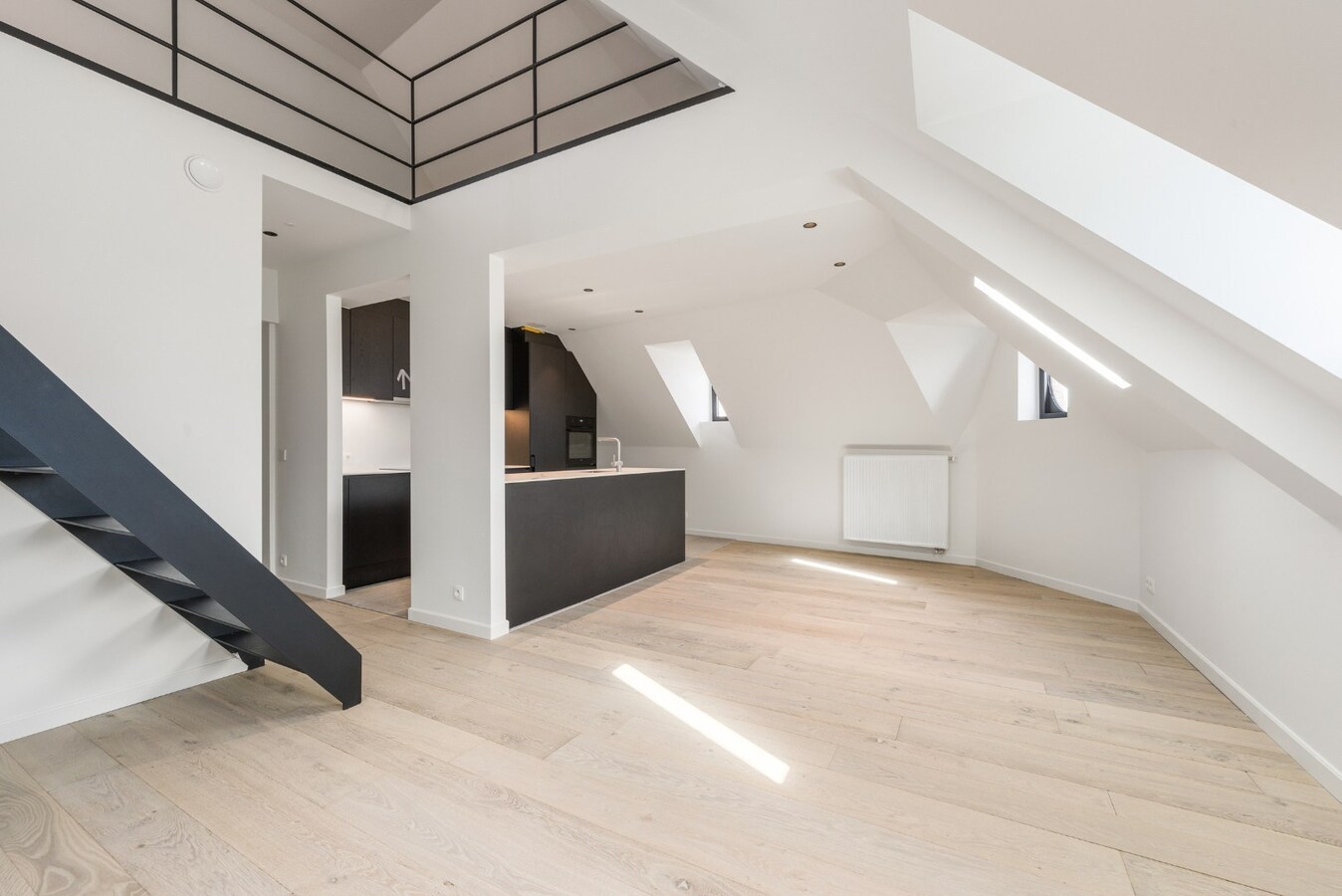 Luxueuze totaalrenovatie | Instapklaar dak appartement met mezzanine 