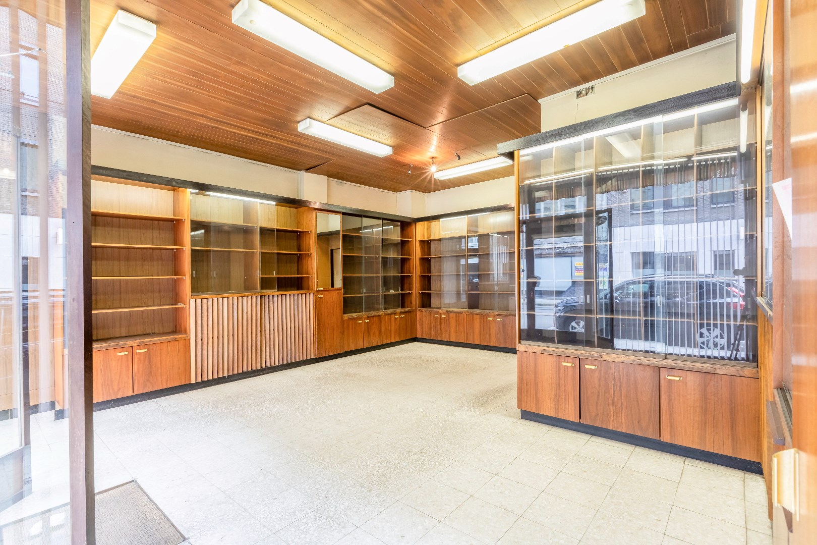 Te renoveren handelspand in het centrum van Ledeberg 