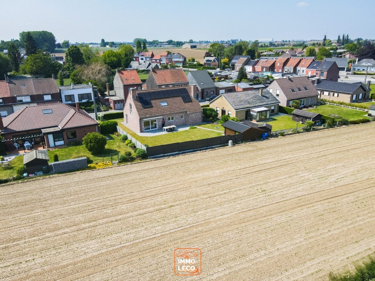 Villa « semi plain-pied » idéalement située avec 4 chambres, jardin, garage et parking, COUP DE CŒUR ABSOLU ! 