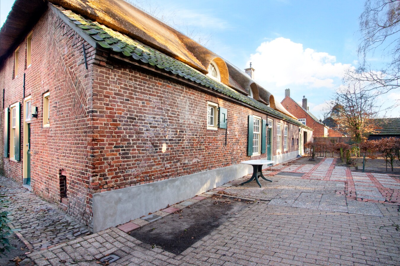 Imposante herenboerderij gelegen in het hart van Hoogeloon. 