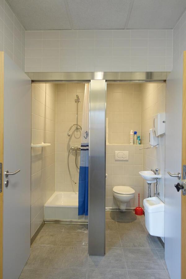 Uitstekend gelegen handelspand met woonst 