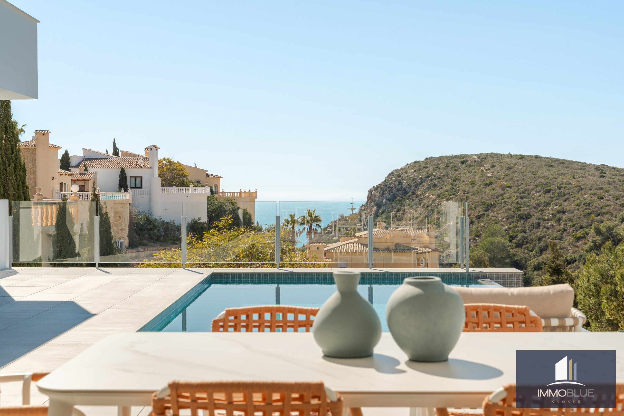 Open en praktisch wonen in mediterrane omgeving. 