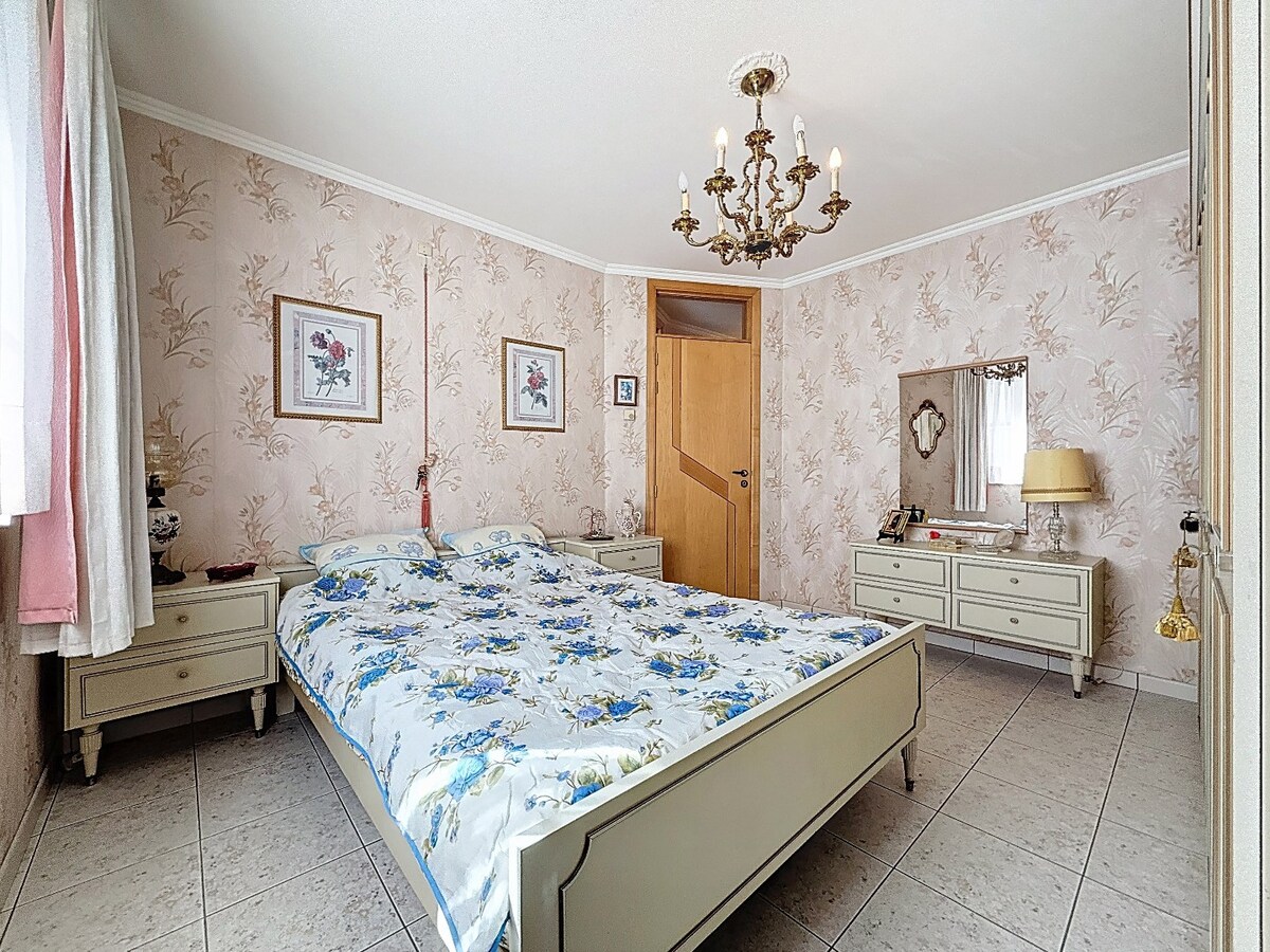 Energiezuinig gelijkvloersapp. met tuintje en garage te centrum Wetteren 