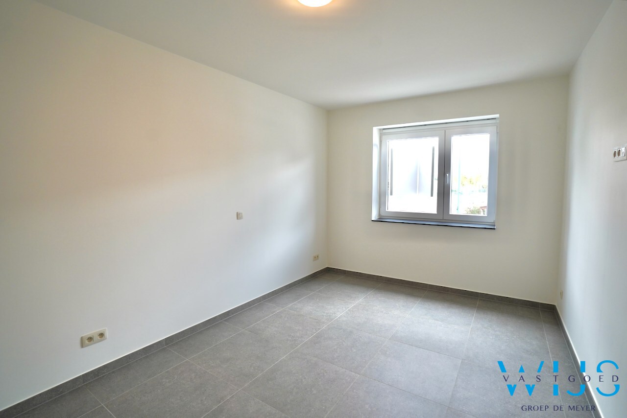 Drieslaapkamer appartement met garage in hartje Ertvelde ! 