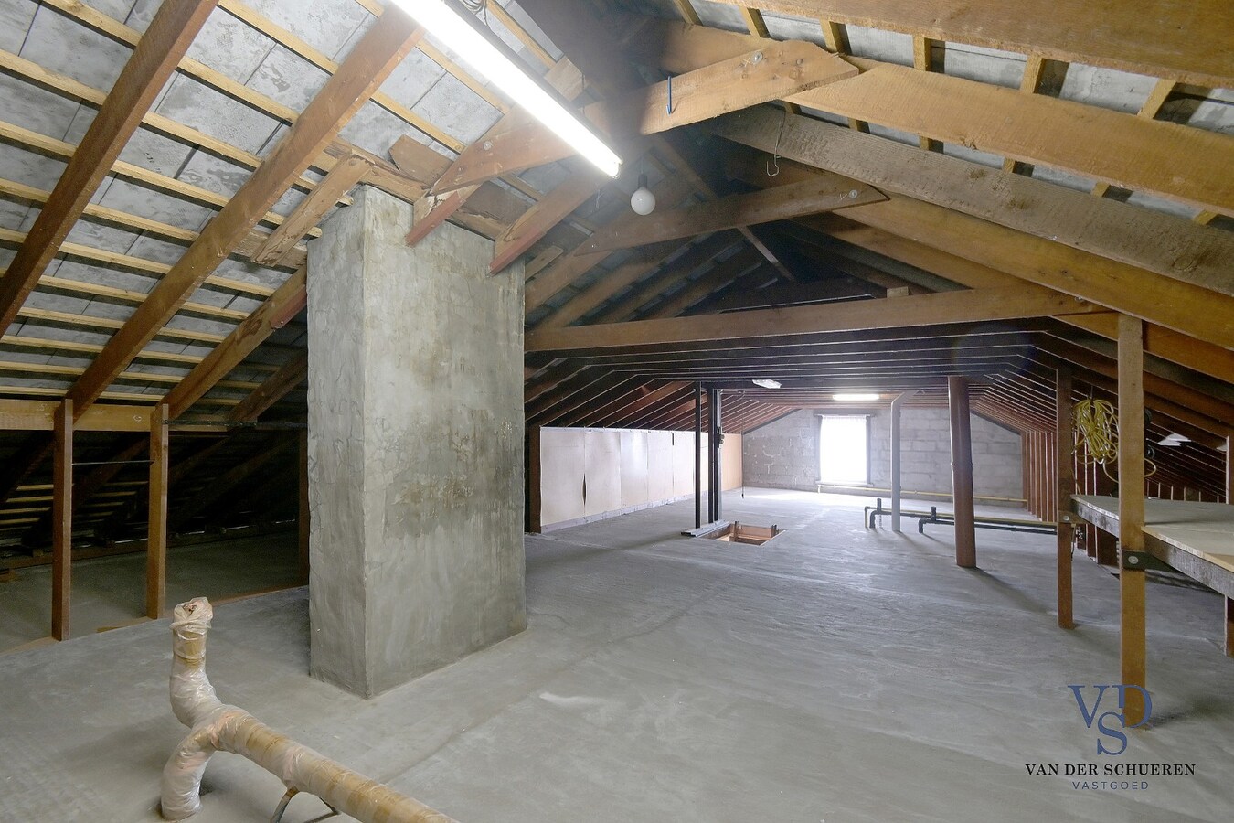 Gelijkvloerse woonst, in een residentiële wijk. 