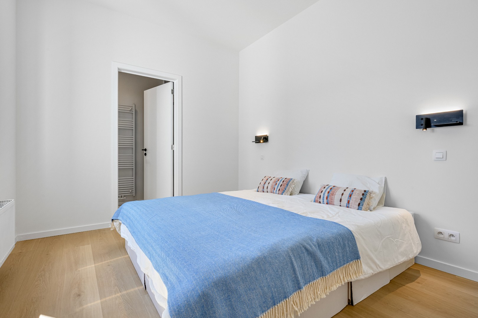 VERHUURD Stijlvol wonen in een  gerenoveerd appartement nabij Station Gent-Sint-Pieters 