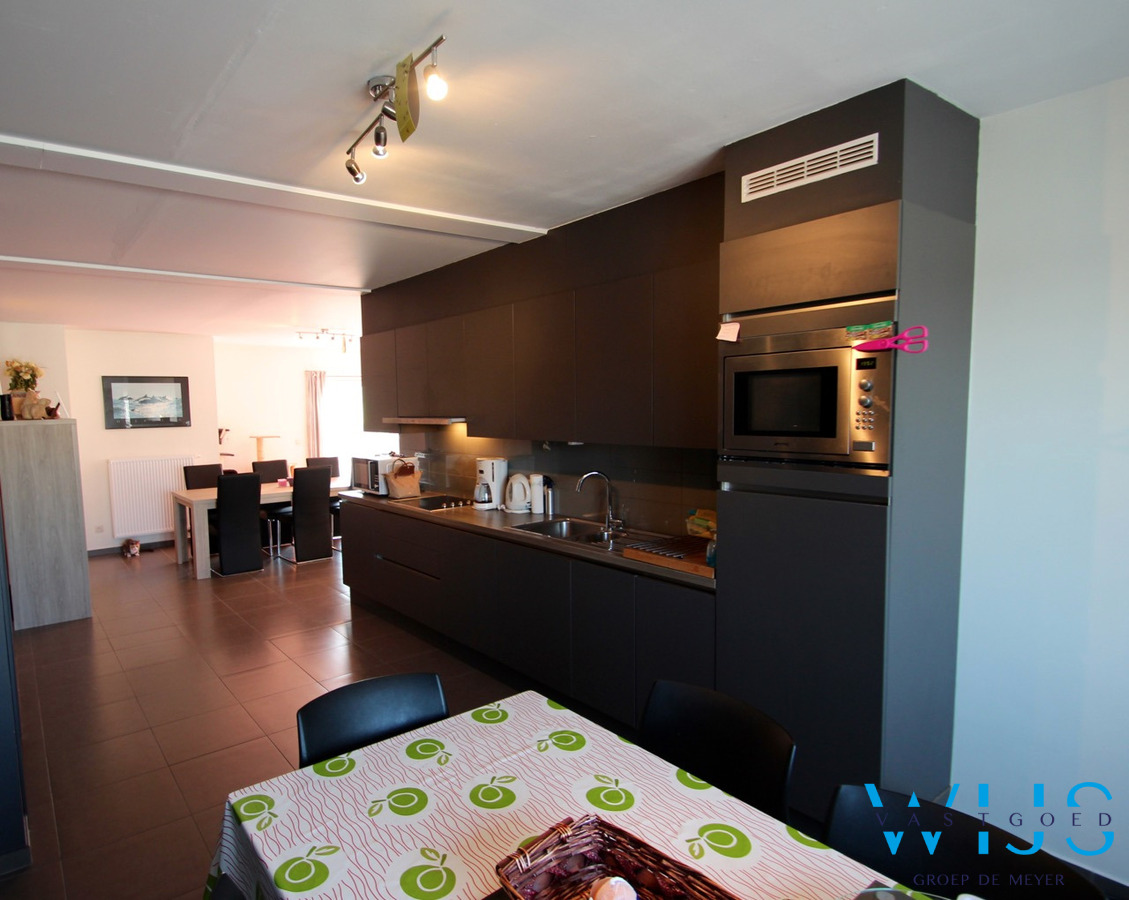 Zeer ruim instapklaar 4 slaapkamerappartement met garage en staanplaats te ERTVELDE 