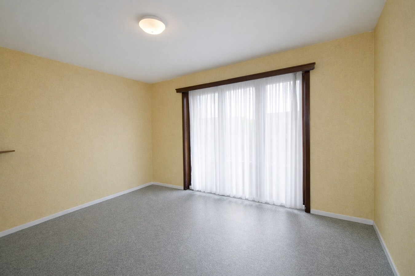 Te koop in Sint-Niklaas: uitzonderlijk handelshuis met woonst en duplex appartement, met optionele garageboxen en sterk opbrengstpotentieel 