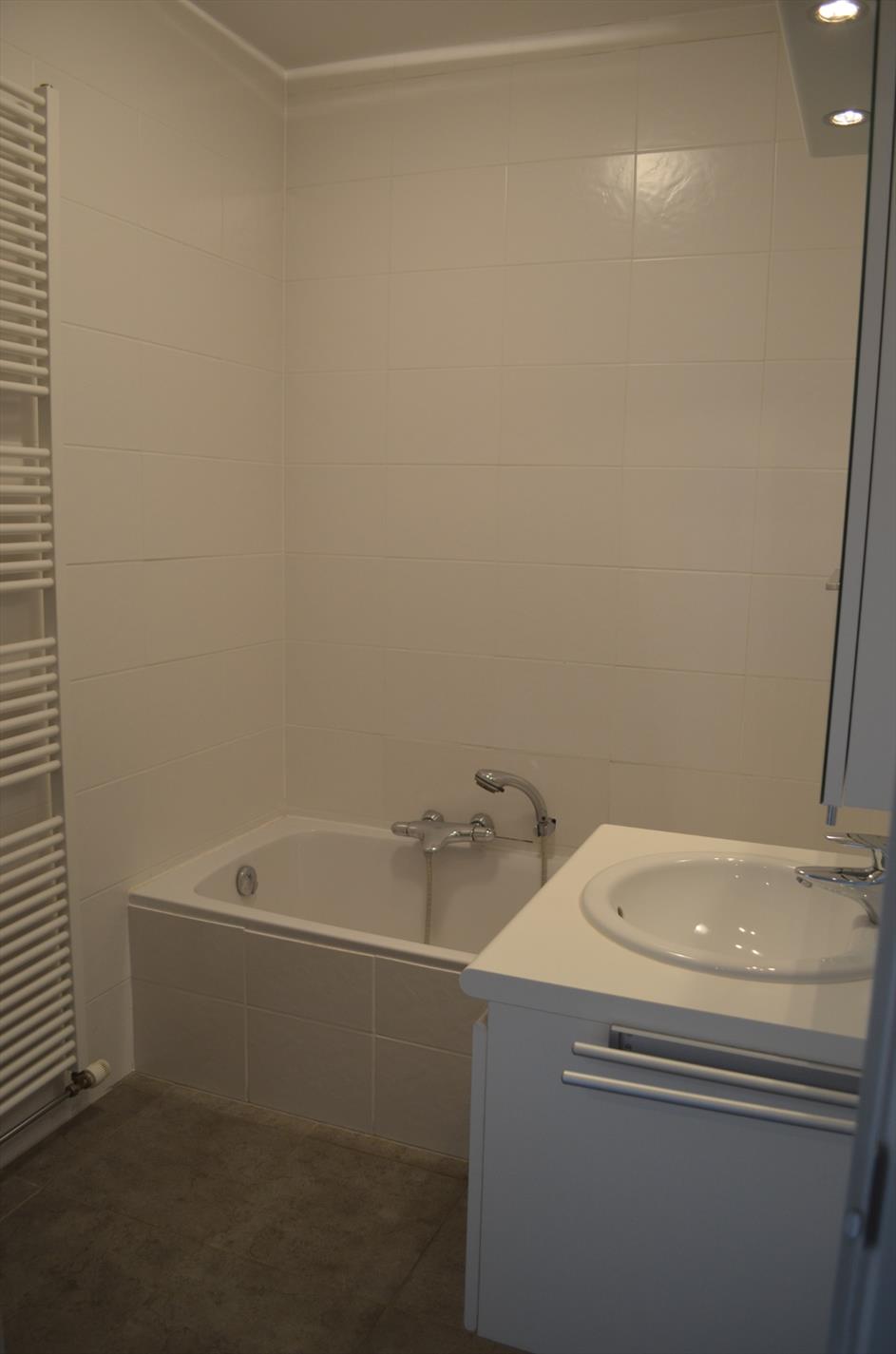 Recent app. met 2 slpks en garage te Lovendegem 