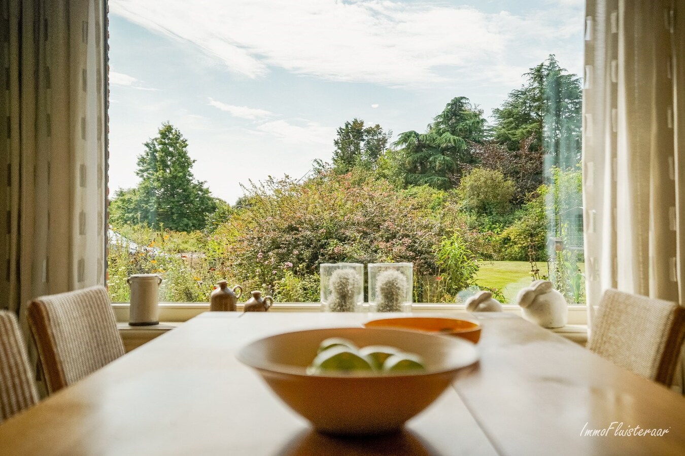 Royale, luxueuze villa met bijgebouwen op ca. 66a te Arendonk 