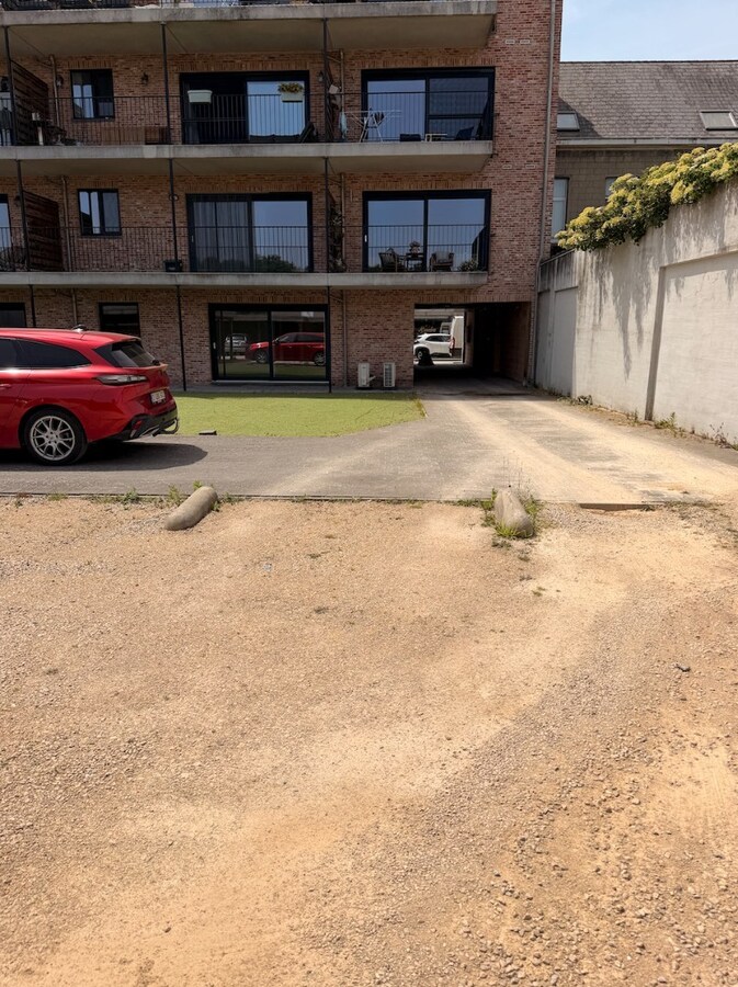 Unieke instapklare kantoor-, praktijk- of handelsruimte in het centrum van Sint-Katelijne-Waver met parkeerplaats (EPC A)! 