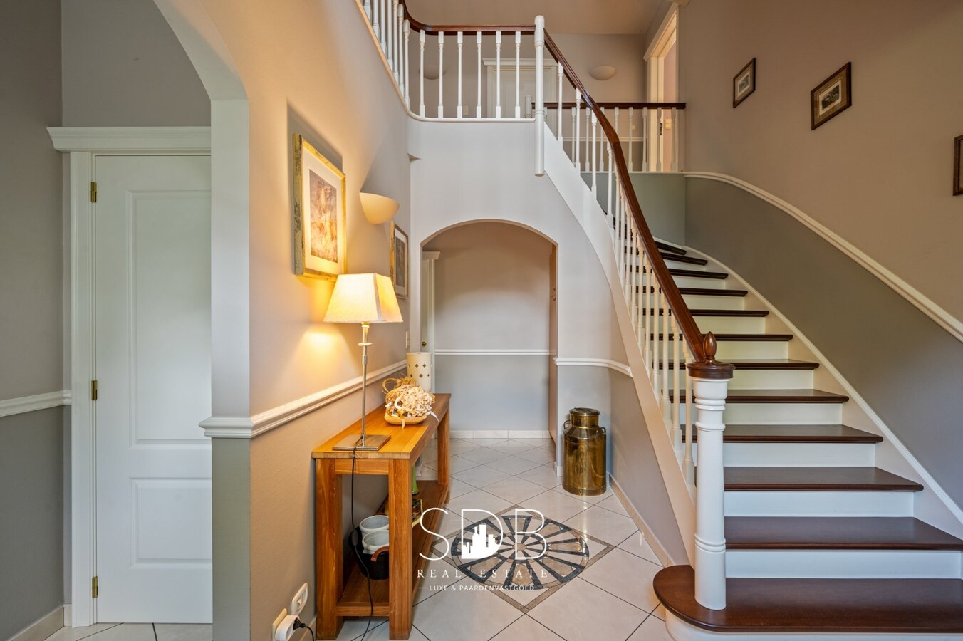 Prachtig landhuis met paardenfaciliteiten op 15.804m² 