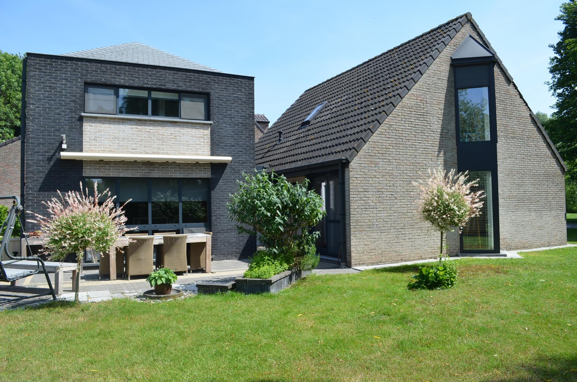 Energiezuinige woning met 3 slpks, 2 badkamers, garage en tuin rustig gelegen te Ertvelde 