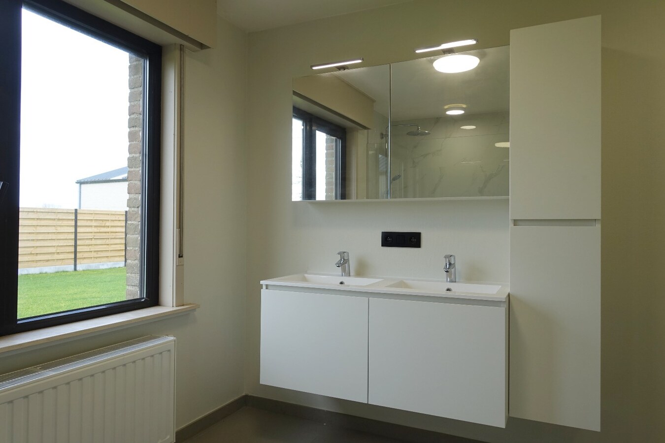 Landelijk gelegen woning met loods! 