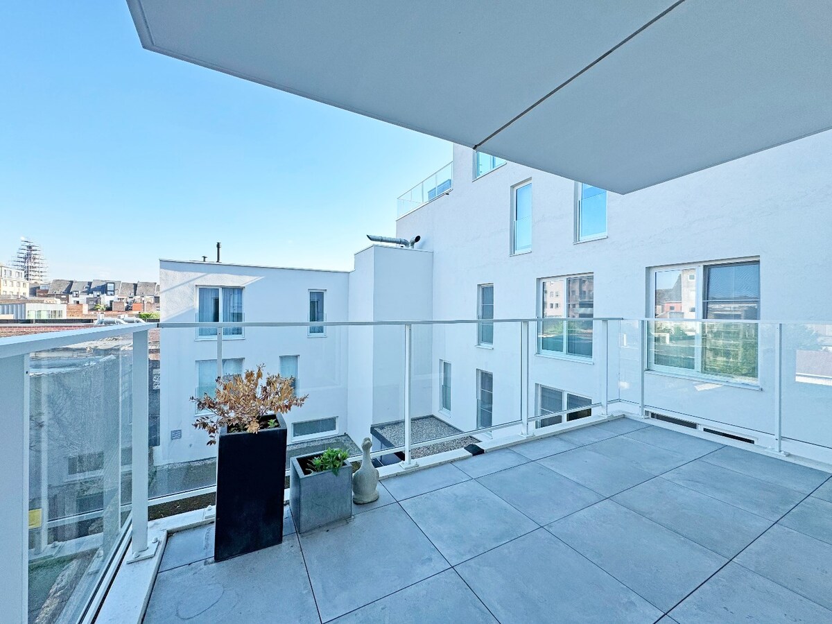 Nieuwbouw appartement met ruim terras en kelder te centrum Zottegem 