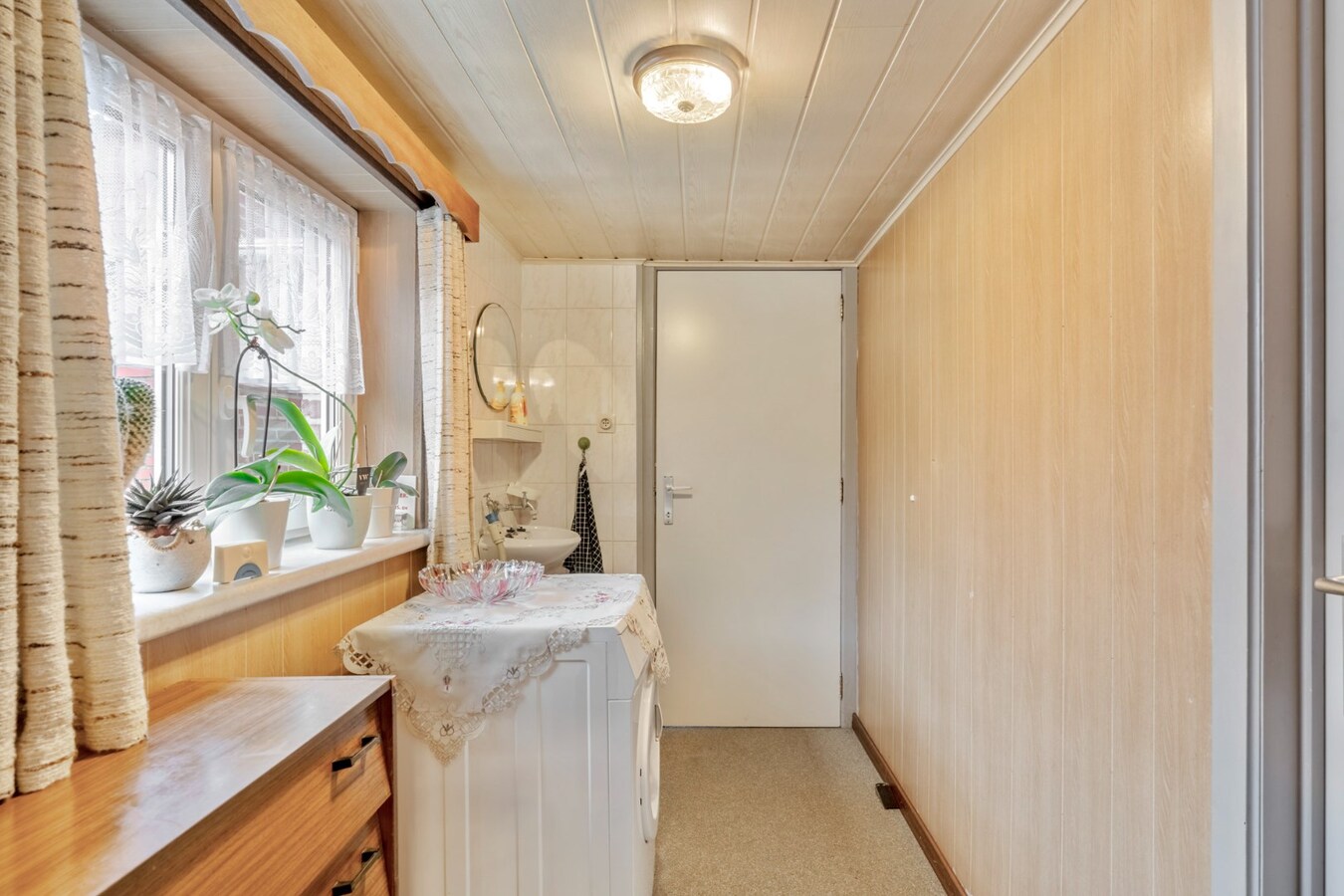 Te renoveren woning met 3 slaapkamers en grote tuin. 