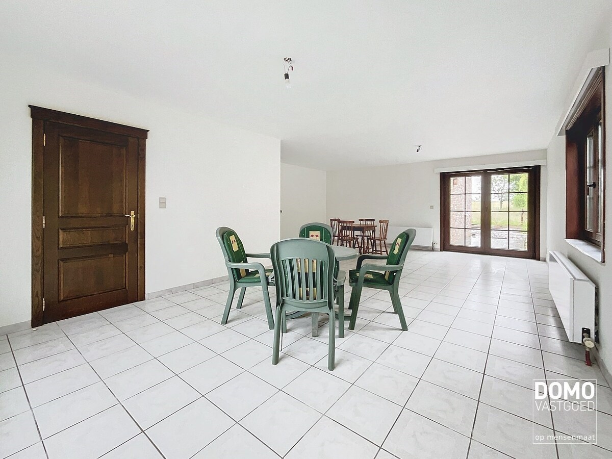 RUIME GEZINSWONING MET 4 SLAAPKAMERS, TUIN EN INPANDIGE GARAGE TE HERK-DE-STAD 