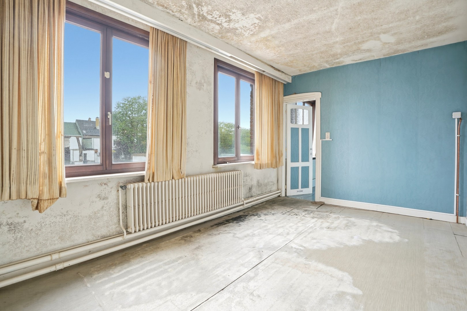 Te renoveren woning met veel op potentieel op topligging. 