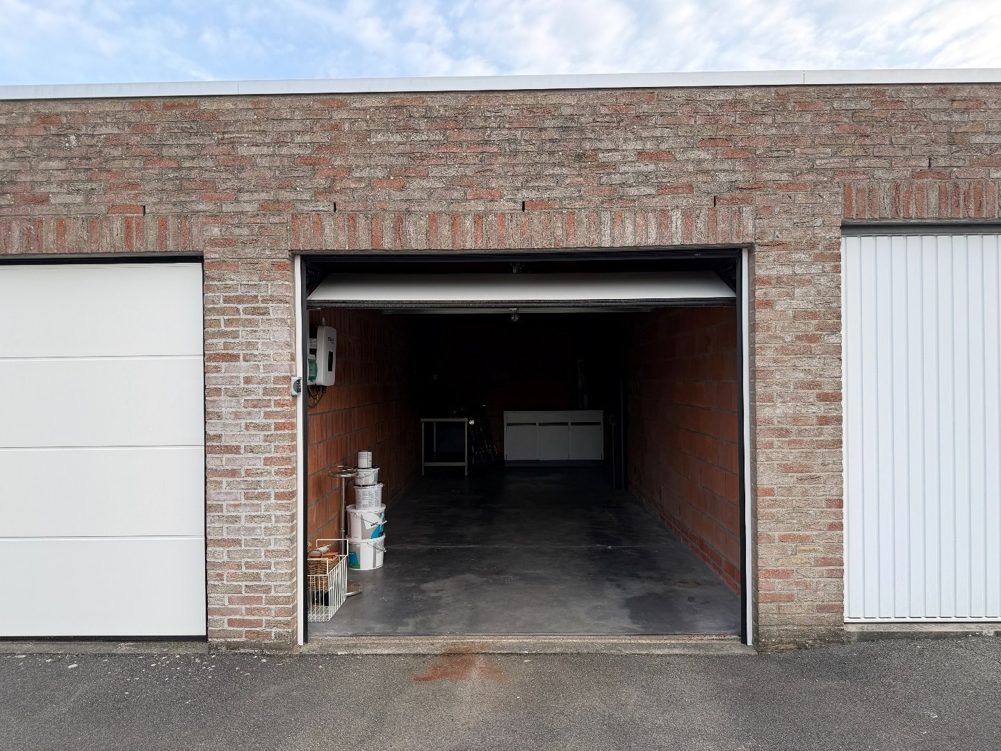 Gemeubeld appartement met twee slaapkamers en garage 