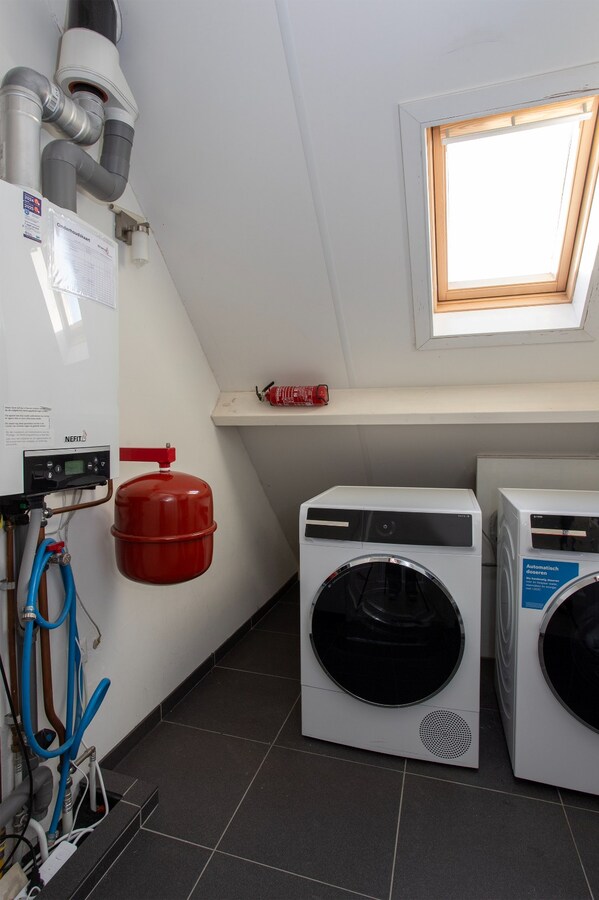 Zeer ruime hoekwoning met volop leefruimte en groen uitzicht in kindvriendelijke wijk! 