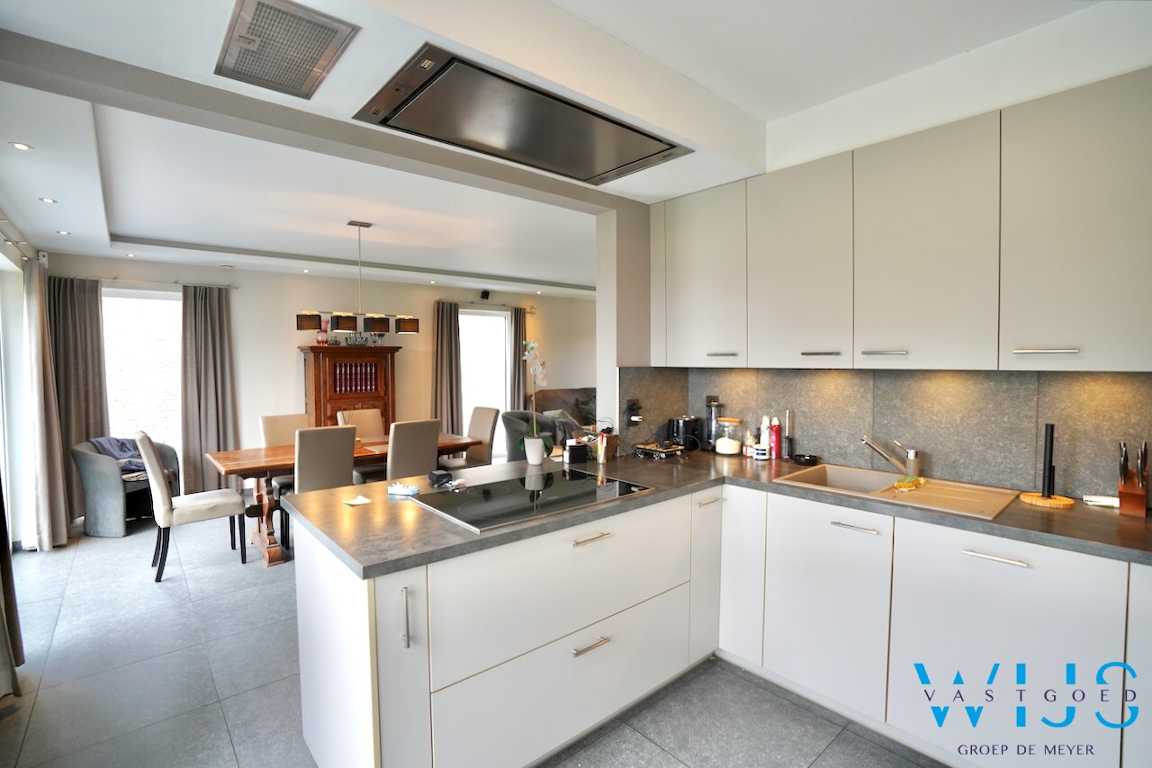 Ruime, energiezuinige gezinswoning te Oosteeklo ! 