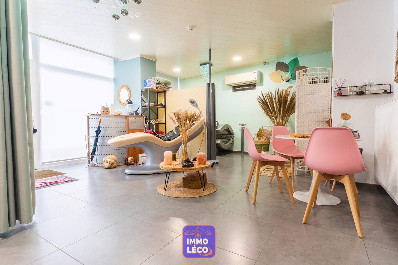 Maison de commerce avec habitation et garage de 55m². Beaux volumes ! 