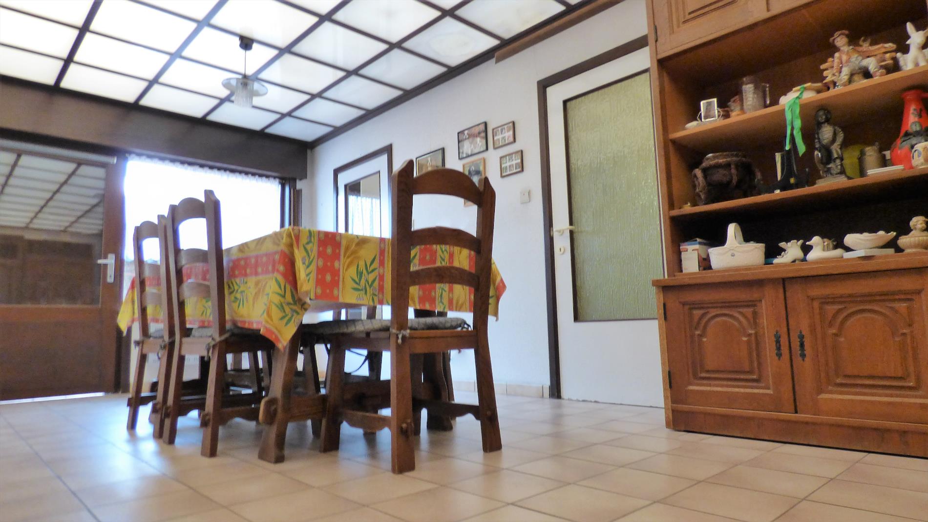 Charmante en verrassend ruime halfopen woning te Kuurne 