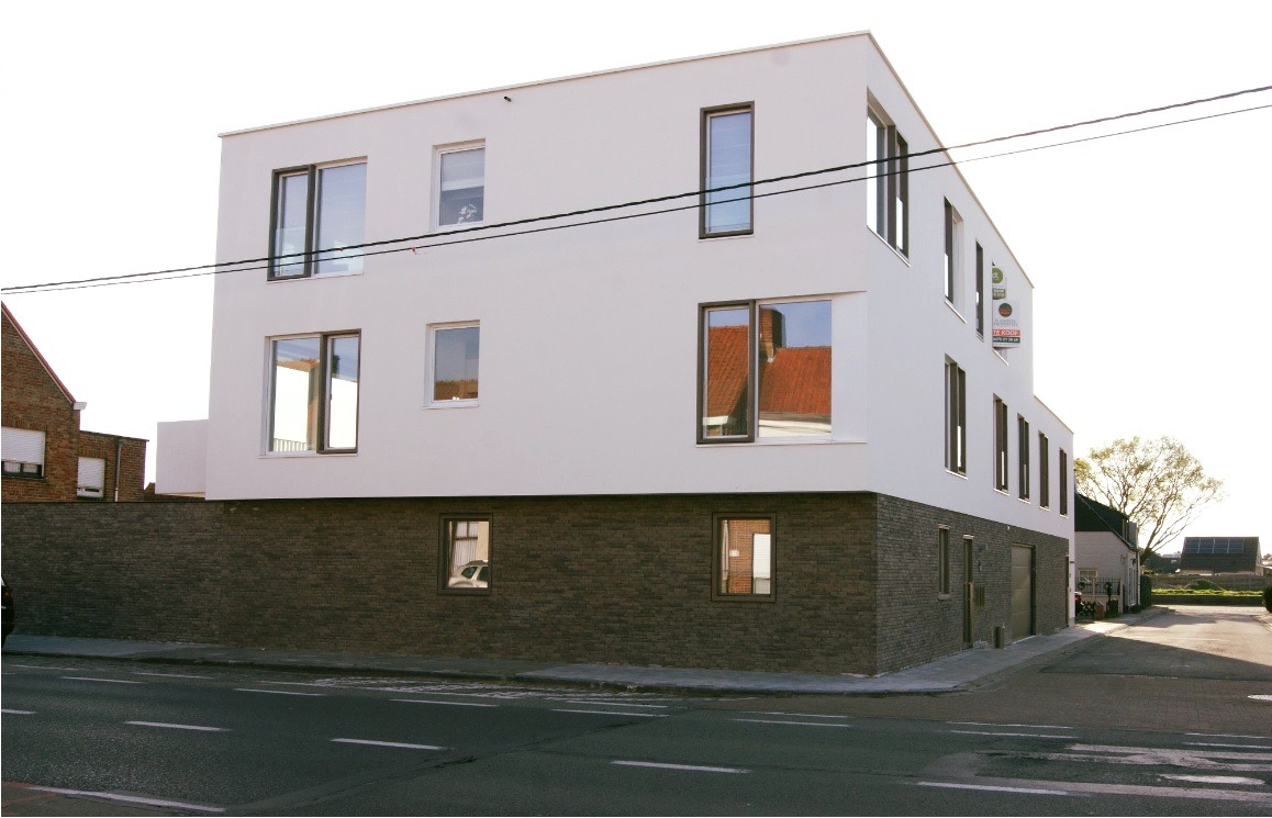 Recent app. met 2 slpks, zonnig terras en overdekte parkeerplaats te Maldegem 