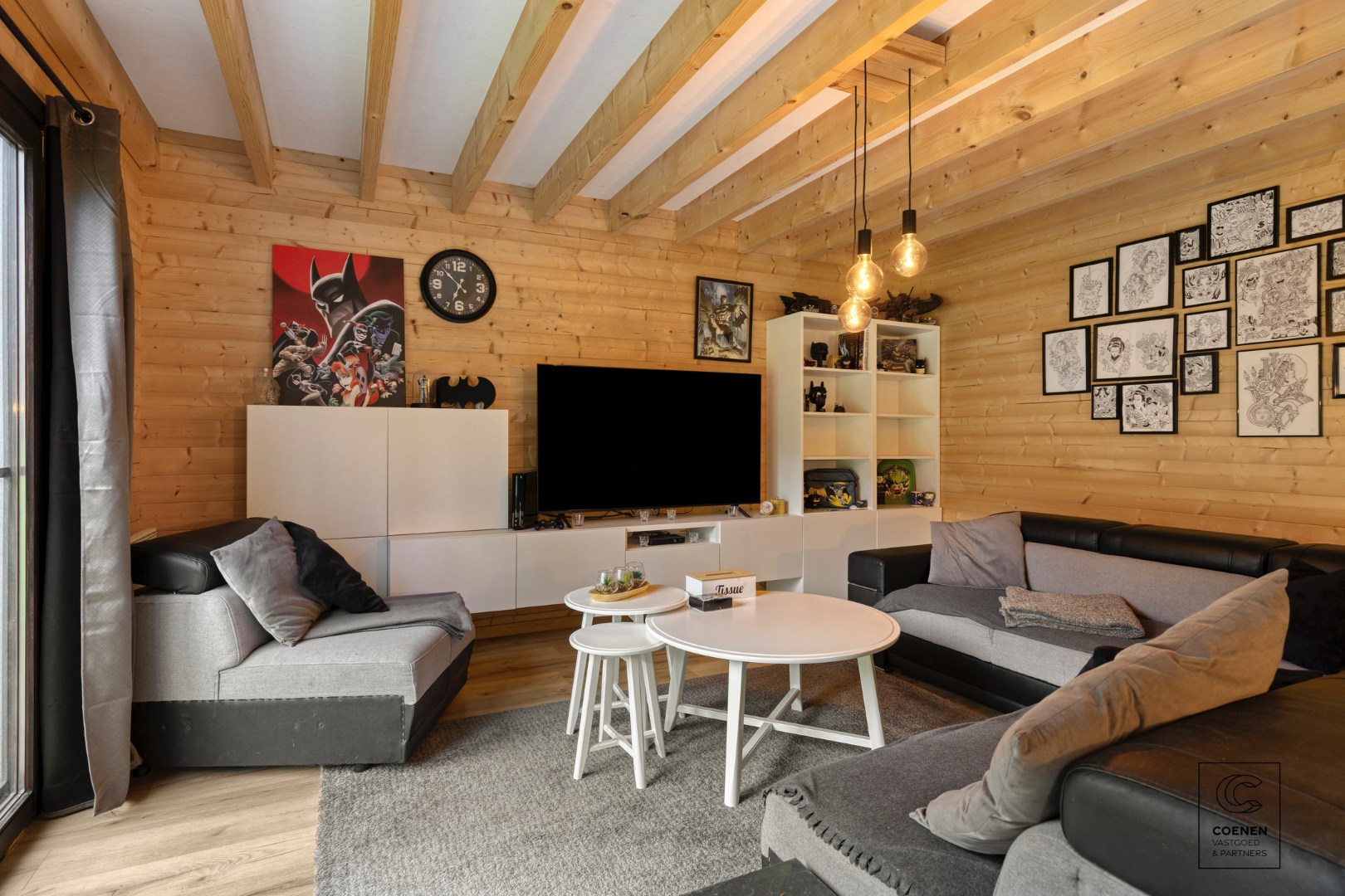 Lichtrijke en ruime villa van 338 m² met ingebouwd zwembad en tal van mogelijkheden voor co-housing of kangoeroewonen! 