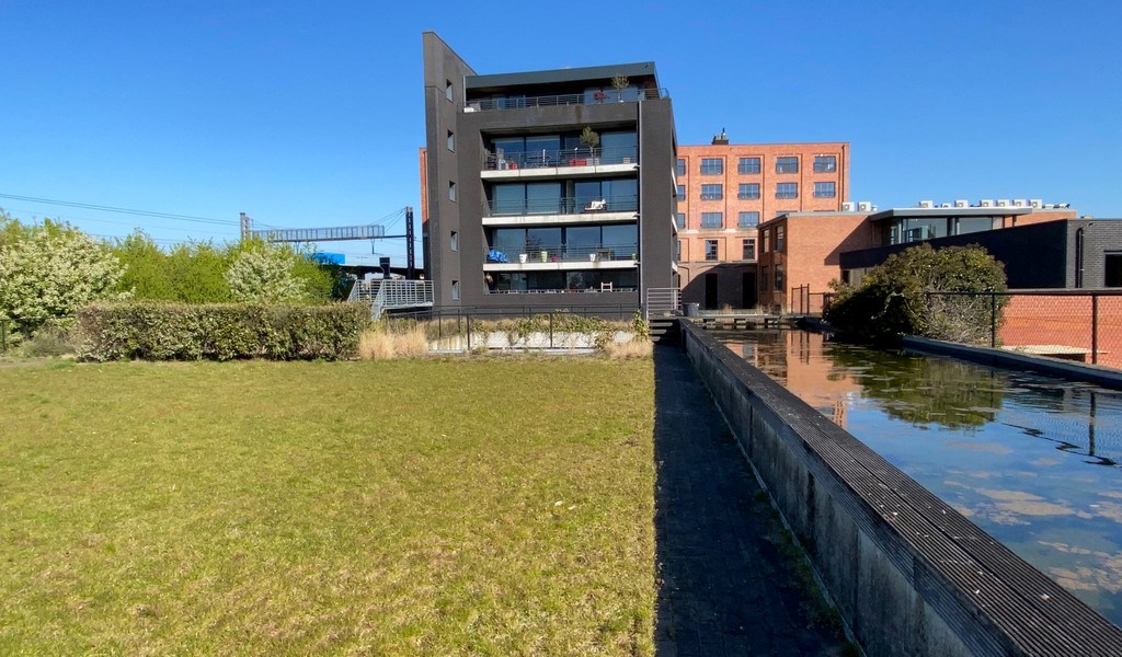 Instapklaar gelijkvloers kantoor te huur nabij station Gent-Dampoort