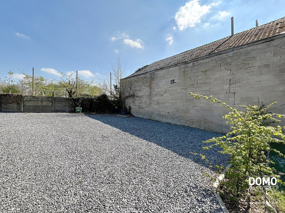 PRACHTIG GERENOVEERDE, LICHTRIJKE WONING MET 3 SLAAPKAMERS, 2 BADKAMERS, EEN ZONNIGE TUIN EN 2 PARKEERPLAATSEN TE GINGELOM (MIELEN-BOVEN-AALST) 