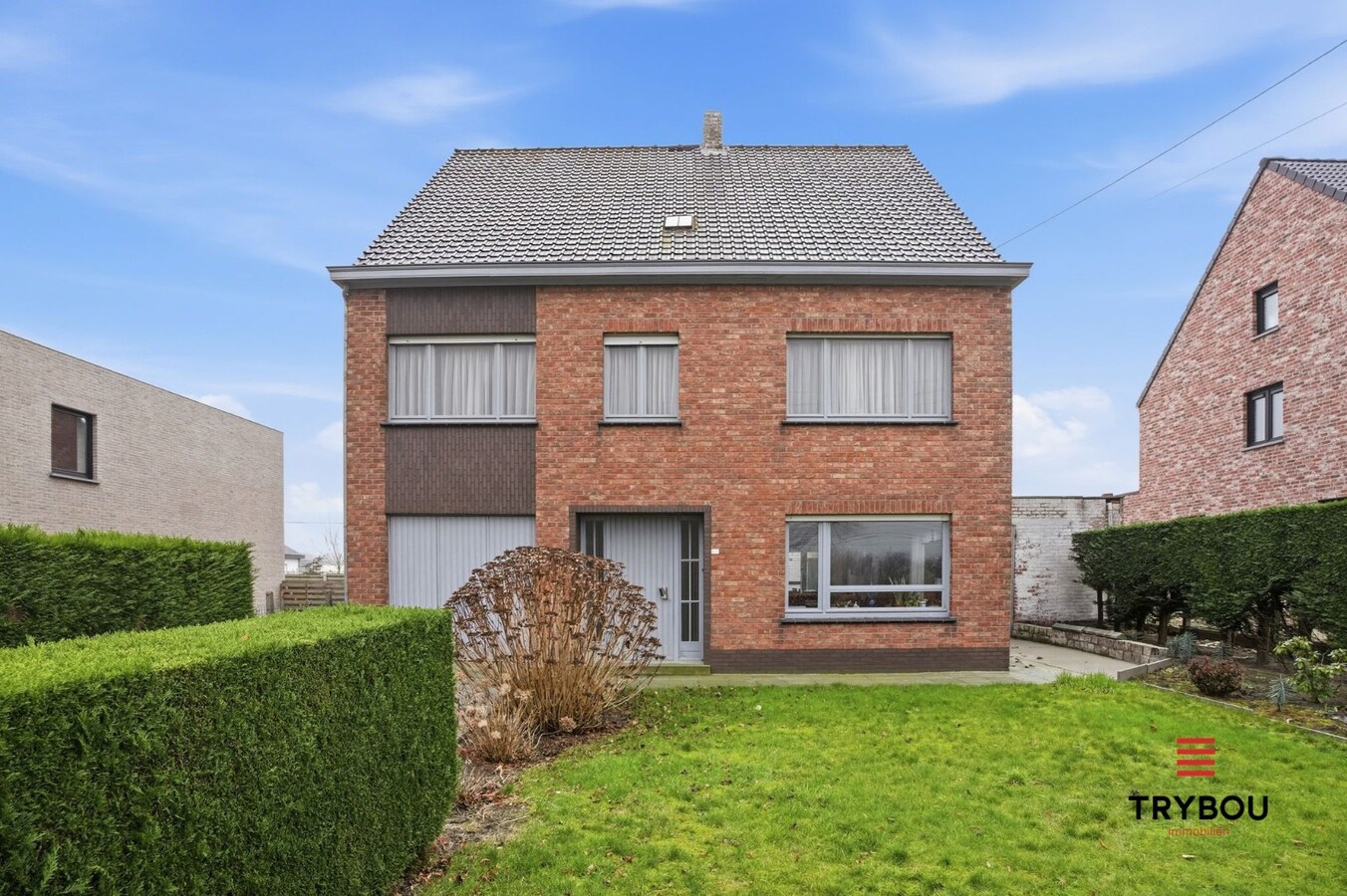 Woning met ruimte en veel mogelijkheden te koop in Zarren! 