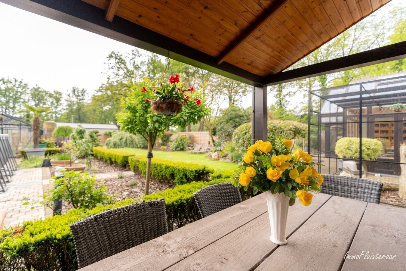 Prachtige villa met hippische accommodatie en binnenpiste op ca. 2ha te Paal 