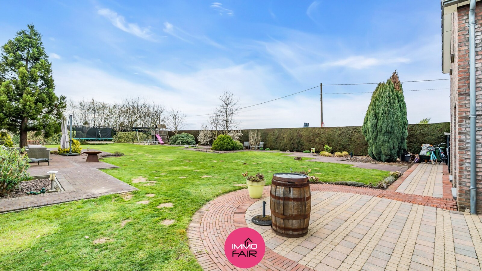 Vrijstaande woning op royaal perceel met panoramisch uitzicht, vlakbij Maastricht 