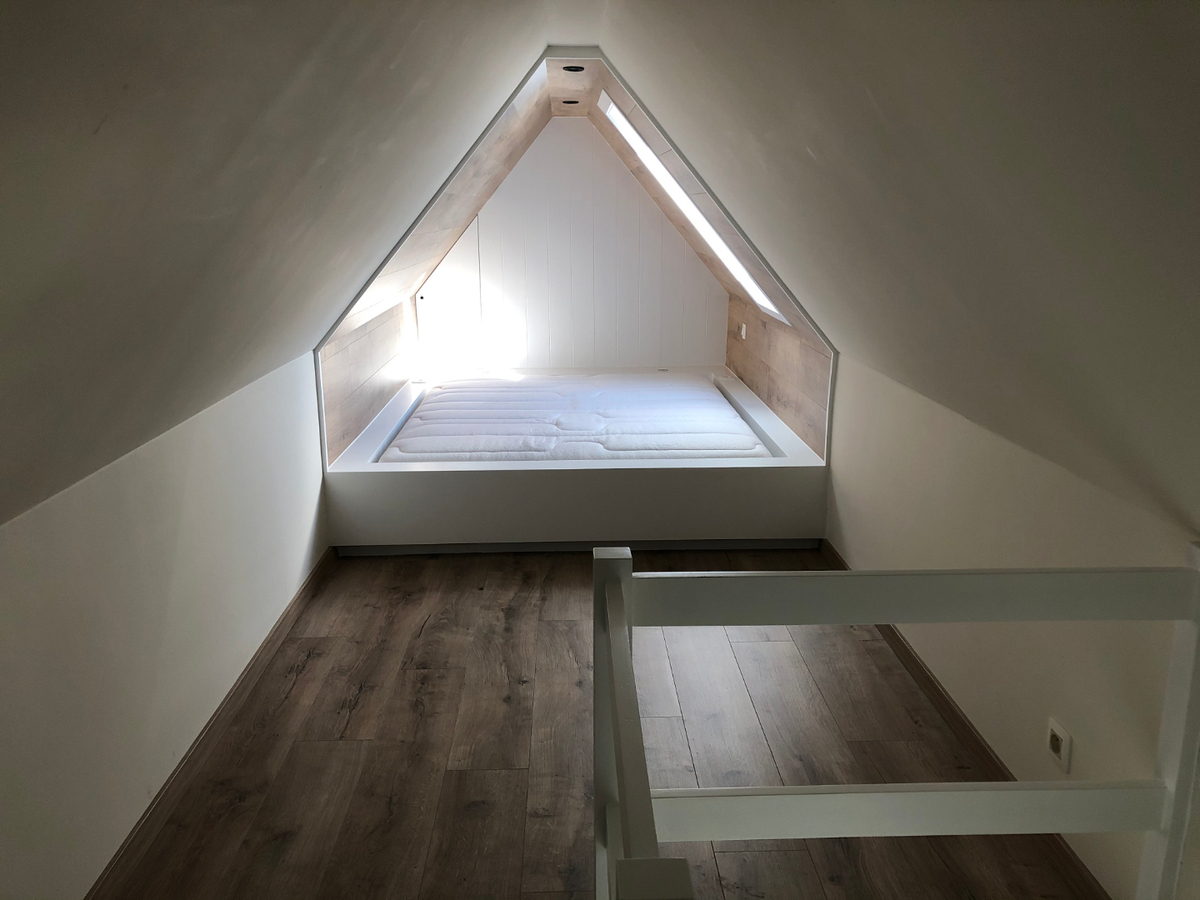 Tijdloos dakappartement met bijzonder ruim terras in centrum Gavere 