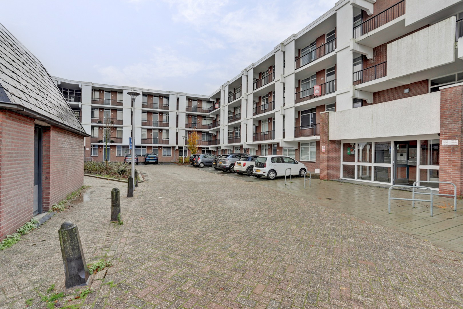 Modern afgewerkt 3 kamerappartement gelegen op de 3e verdieping met schitterend vrij uitzicht en ligging aan water! 