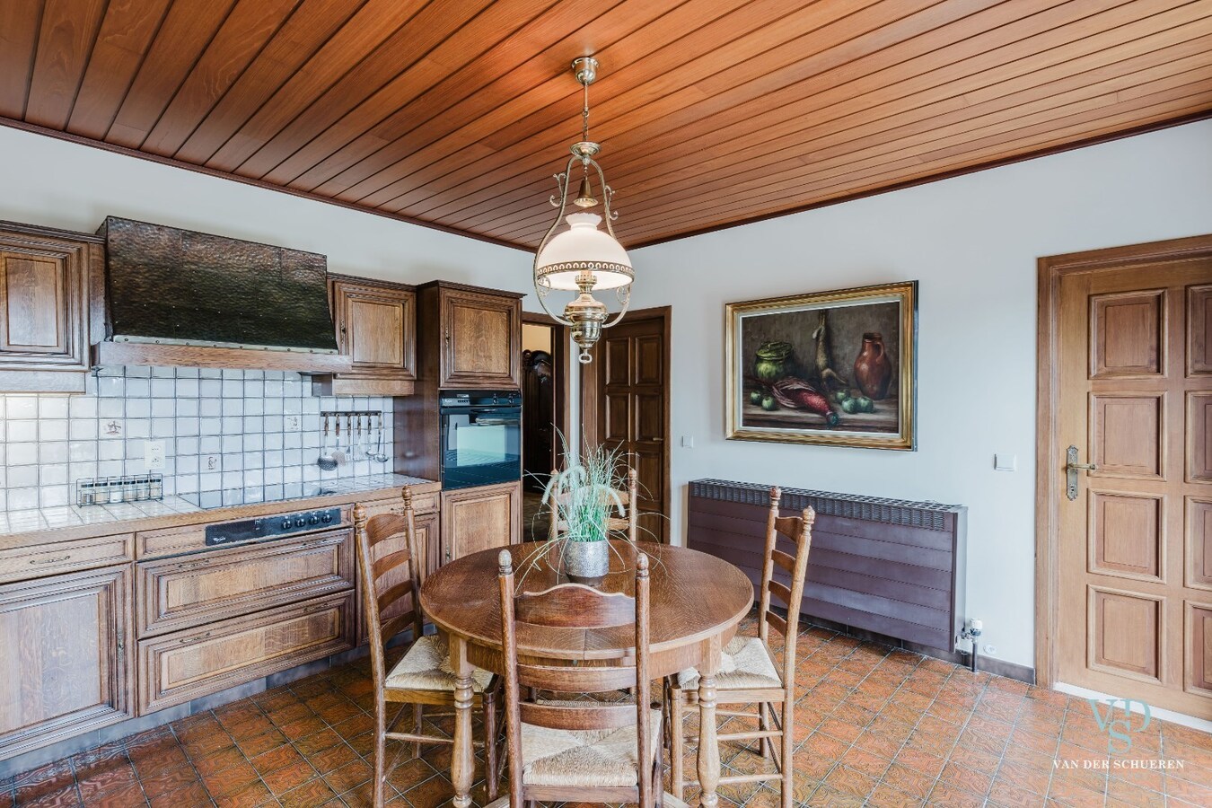 Gelijkvloerse villa.    Op 1 km van de Schelde. 