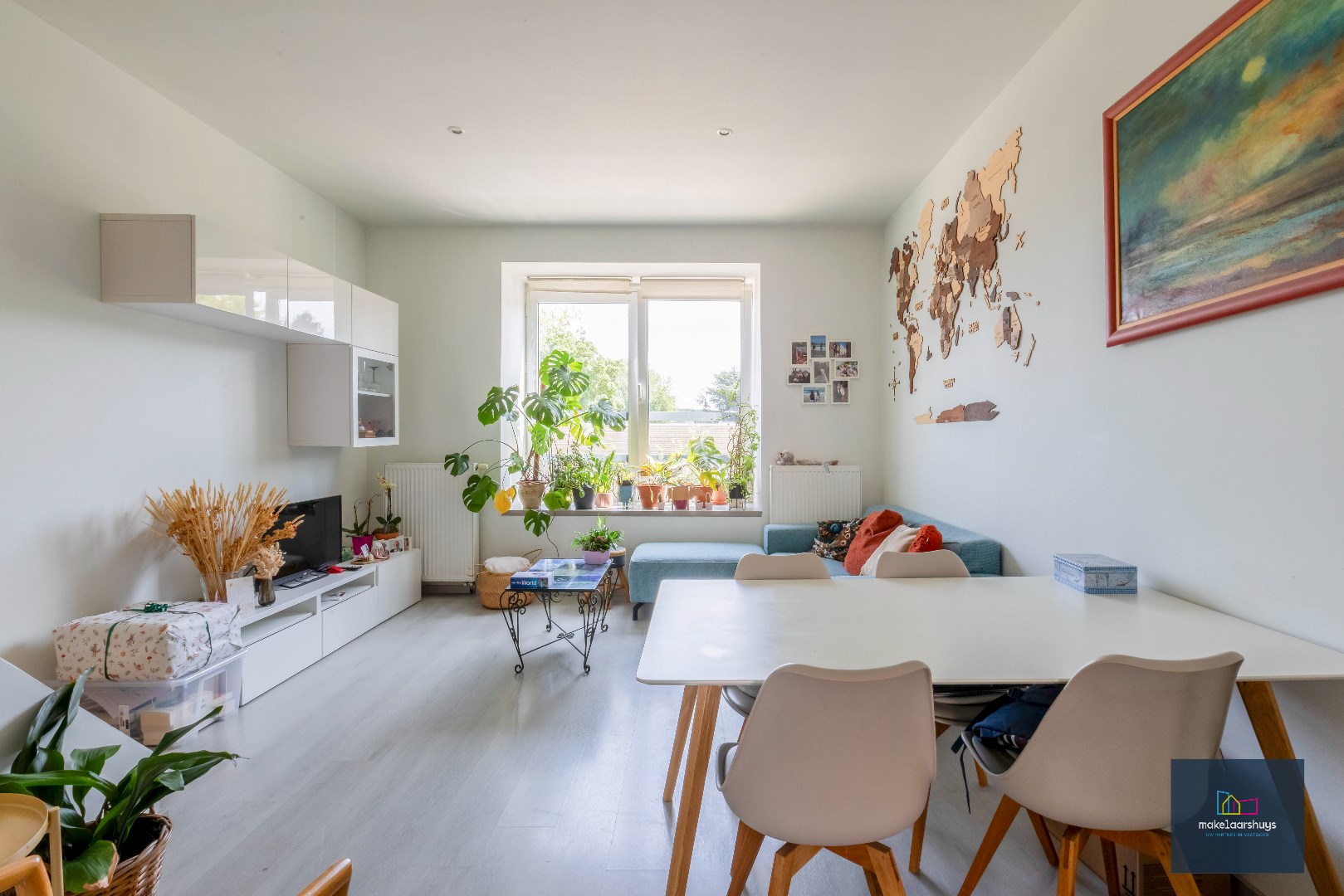 Eigendom met handelsgelijkvloers en duplexappartement 